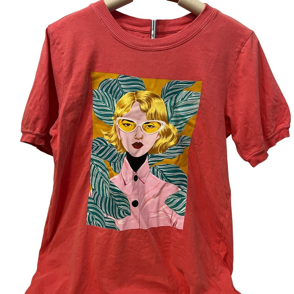 Bijou Karman Women's Short Sleeve Sunglasses Graphic T-Shirt - Size Medium - NWT